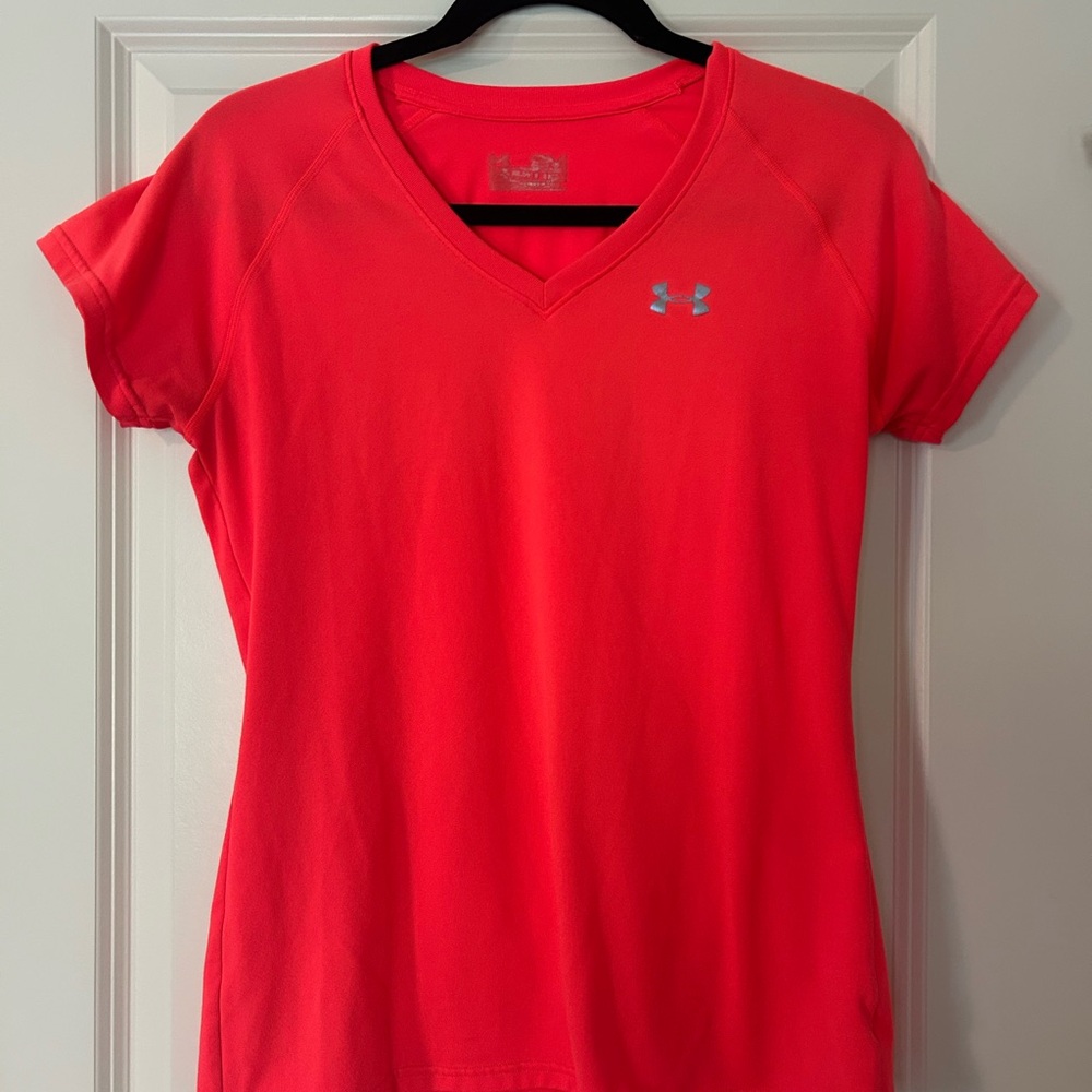 Under Armour Red Fitted Cap Sleeve T-Shirt
